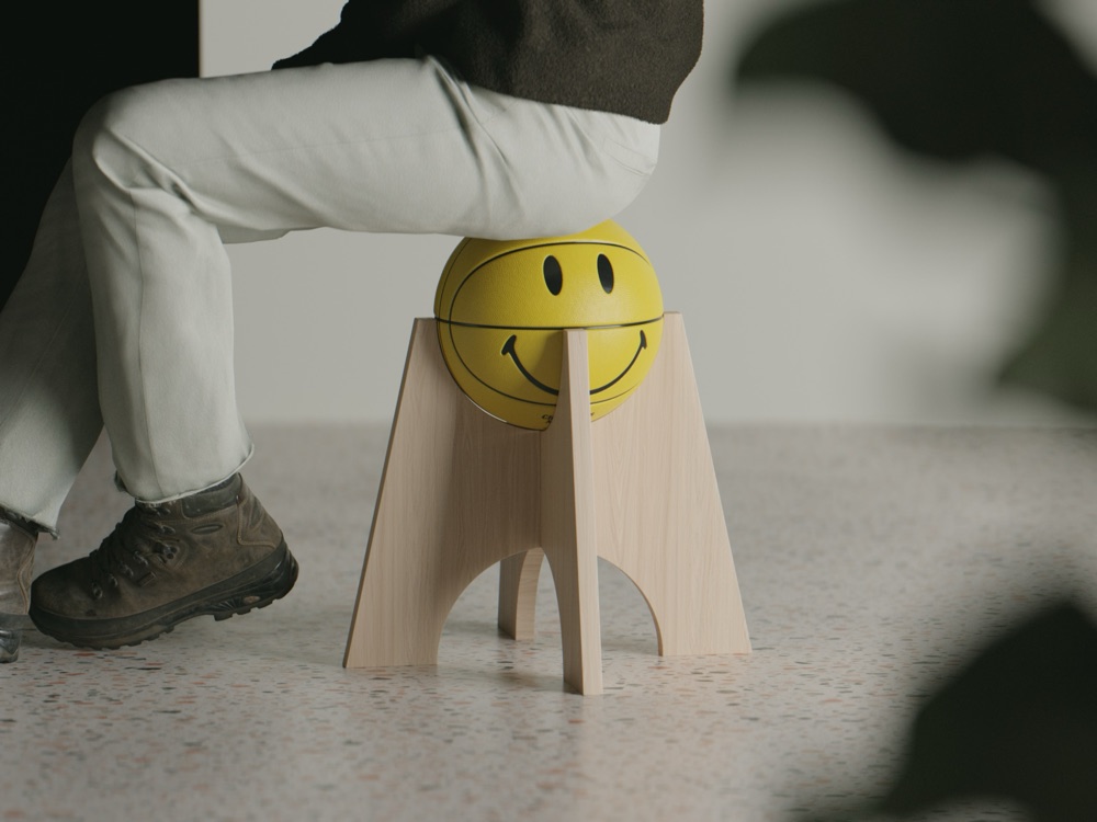 Ball stool